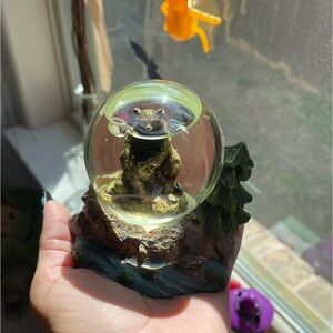 Vintage grizzly bear nature snowglobe decor